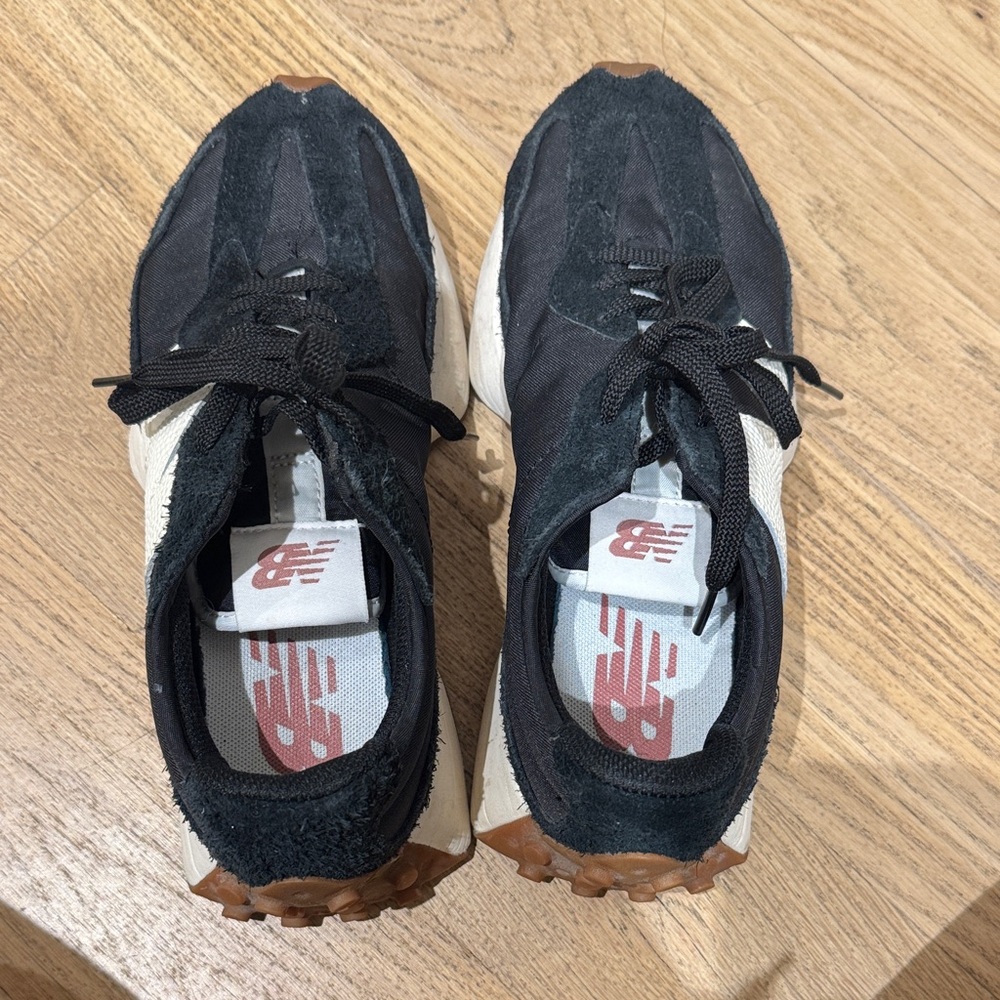 New Balance women Black and Cream Sneakers